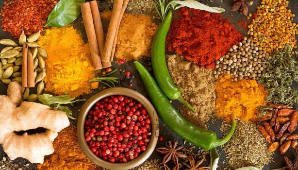 Achiote junto a otras especias.