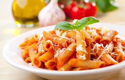 Una pasta con queso parmesano para una cena romántica. Una pasta con queso parmesano para una cena romántica.