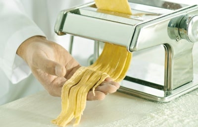 Máquina y masa para hacer pasta casera