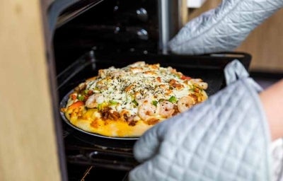 Una pizza al horno, un tipo de cocción.