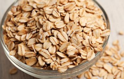Avena servida en un bowl.