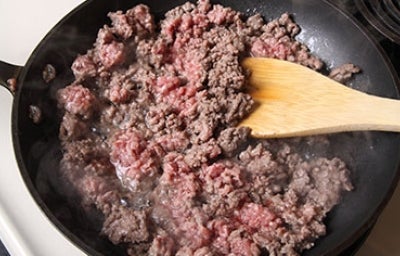 Hay muchas recetas populares con carne molida, como albóndigas o salsa boloñesa.