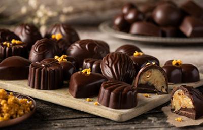 Bombones hechos con moldes para chocolate Bombones hechos con moldes para chocolate