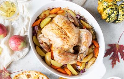 Es necesario deshuesar el pollo para rellenarlo Un pollo relleno, cocinado al horno después de deshuesar.