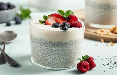 Pudín de chía y frutos rojos opción de postres balanceados Pudín de chía y frutos rojos opción de postres balanceados