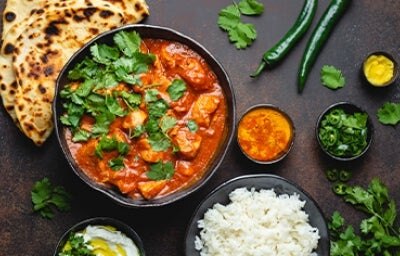 Plato de pollo y arroz receta con curry 