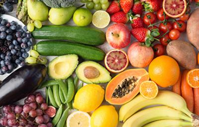 Frutas deshidratadas en un mesón 