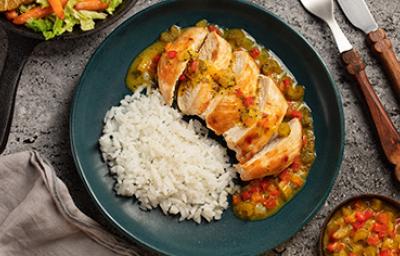 Plato de arroz y pollo, receta fácil y económica para el almuerzo Plato de arroz y pollo, receta fácil y económica para el almuerzo