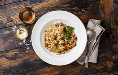 Risotto con café y champiñones