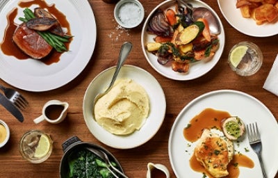  Mesa con variedad de platos, recetas con MAGGI®