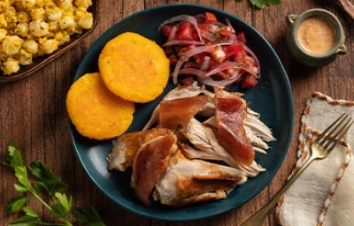 Plato con diferentes cortes de cerdo Plato con diferentes cortes de cerdo