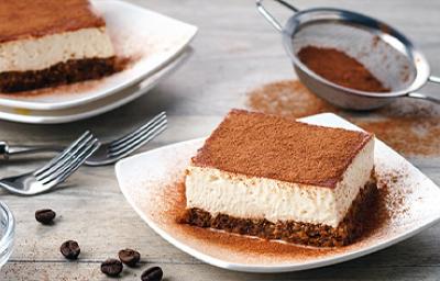 Tiramisú con café espolvoreado, uno de los postres fáciles y rápidos con pocos ingredientes que se pueden prepara Tiramisú con café espolvoreado, uno de los postres fáciles y rápidos con pocos ingredientes que se pueden prepara