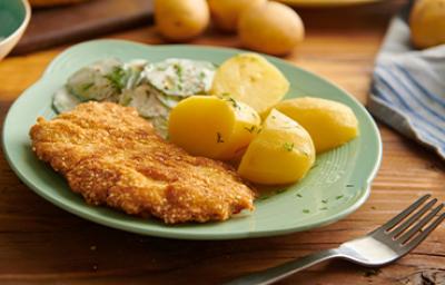 Plato con receta de milanesa apanada con pan molido Plato con receta de milanesa apanada con pan molido