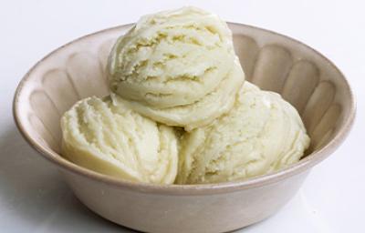 Crema de helado mochi Tazón con crema de helado mochi