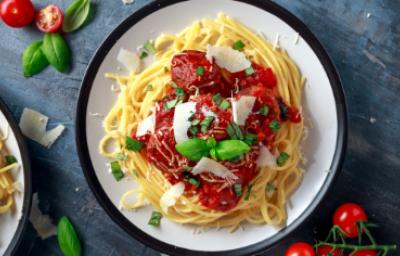 Plato de pasta con salsa amatriciana