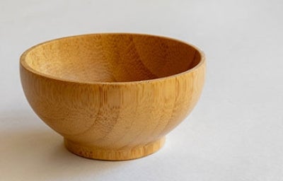 Batea de madera honda en solitario.
