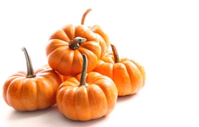 La calabaza es increíblemente útil descubramos sus increíbles usos calabaza apilada en una mesa