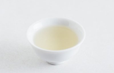 Vinagre blanco en un bowl.