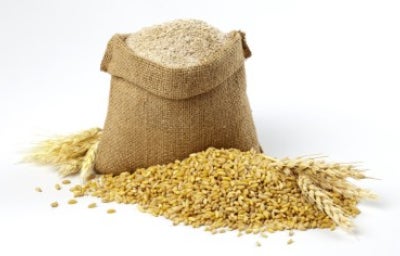 Saco de grano de trigo y salvado de trigo.