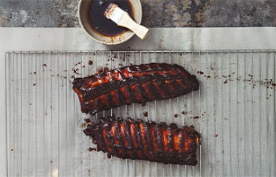 Aceite de achiote con costillas ahumadas.