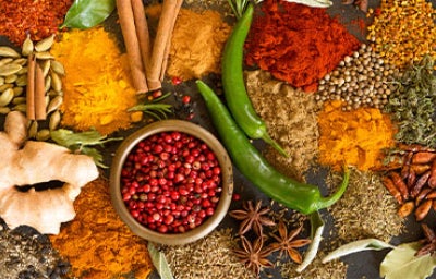 Achiote junto a otras especias.