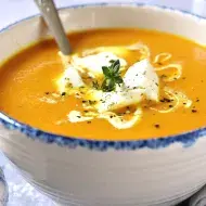Crema casera de calabaza con queso y crema de leche