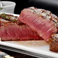 Trozos de carnes maduradas después de ser cocinados