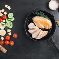 El pollo a la plancha es una de las preparaciones más comunes.