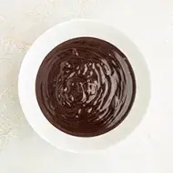 Chocolate derretido al baño María.