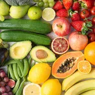 Frutas deshidratadas en un mesón 