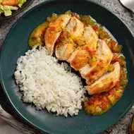 Plato de arroz y pollo, receta fácil y económica para el almuerzo  