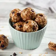 Bolitas energéticas de maní, receta de postres con proteína Bolitas energéticas de maní, receta de postres con proteína