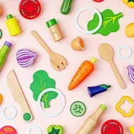 Alimentos y utensilios para preparar comidas divertidas para niños