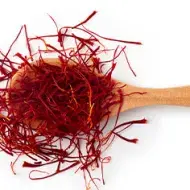Cucharada de hebras de azafrán