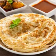 Plato con Pan Naan con salsas