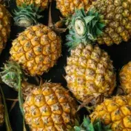 Canastada de piñas, una fruta con muchos beneficios.