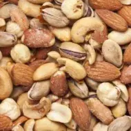 Mezcla de frutos secos que incluye marañones, almendras, pistachos y avellanas, opción para recetas y snack