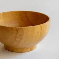 Batea de madera honda en solitario.