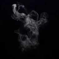 Niebla producida por el hielo seco en cuarto oscuro