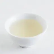 Vinagre blanco en un bowl.