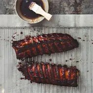 Aceite de achiote con costillas ahumadas.