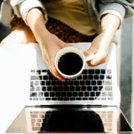 Café chorreado que te acompaña en el trabajo.