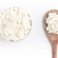 Cuajo para queso en fondo blanco.