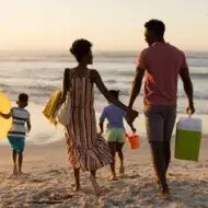 Cómo organizar la hielera para la playa en Semana Morazánica en un viaje en familia.