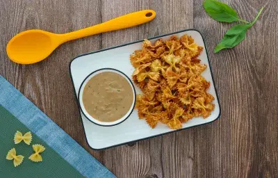 Pasta Chips con Dip de Res al Vino Pasta Chips con Dip de Res al Vino