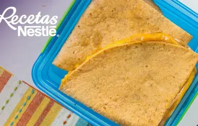 Quesadillas con Mantequilla de Maní y Queso Quesadillas con Mantequilla de Maní y Queso