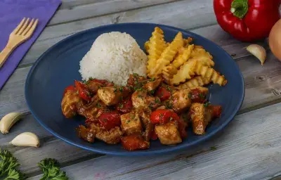 Pollo Salteado al AJillo Pollo Salteado al AJillo
