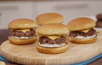 mini hamburguesas con queso mini hamburguesas con queso