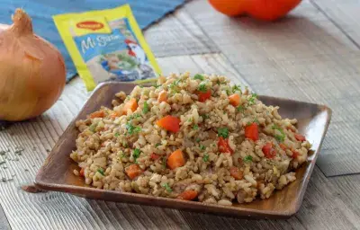 Arroz frito con Pollo Arroz frito con Pollo