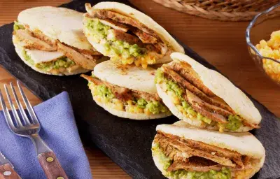 Arepas con Pollo Jugoso Arepas con Pollo Jugoso